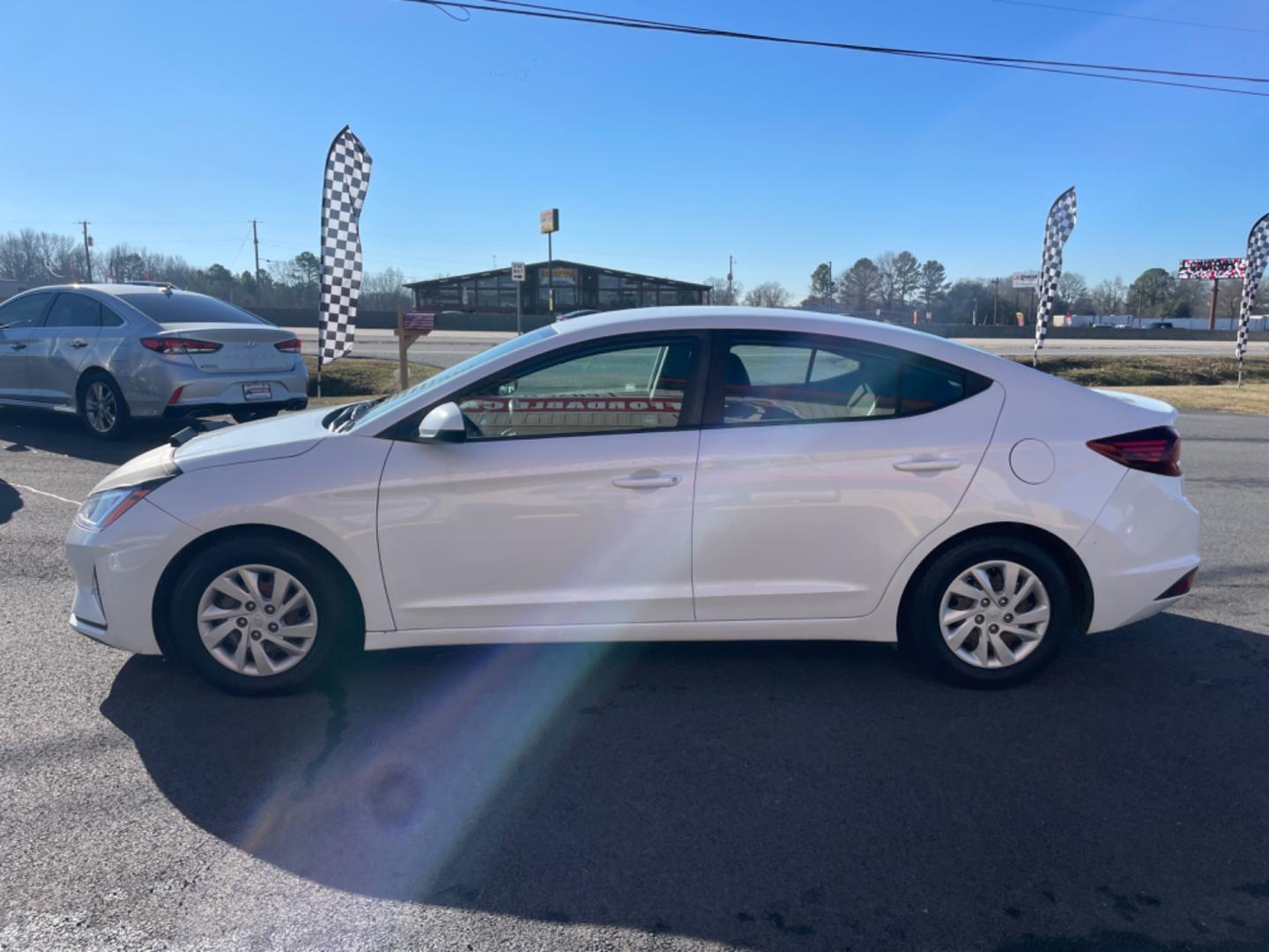 2020 White Hyundai Elantra (5NPD74LF3LH) with an 4-Cyl, 2.0 Liter engine, Automatic, IVT transmission, located at 8008 Warden Rd, Sherwood, AR, 72120, (501) 801-6100, 34.830078, -92.186684 - Photo#4